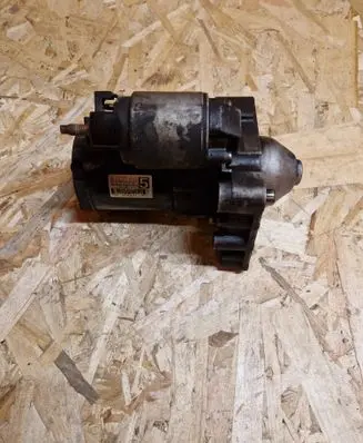 Peugeot 208 I Starter motor 9801667780 M000T22473