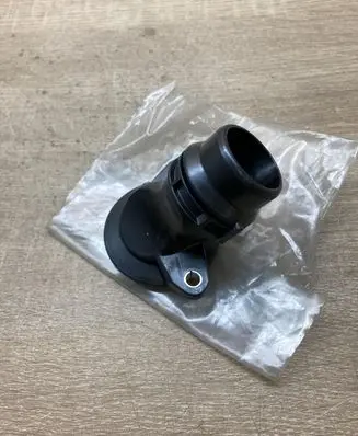 Audi A3 S3 8P Thermostat housing 06J121121