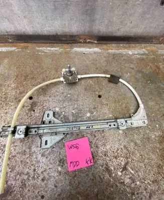 Renault Megane I Rear door manual window regulator 