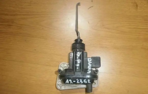 Audi 80 90 B3 Central locking vacuum pump 893862153