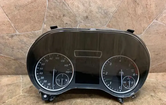 Mercedes-Benz B W246 W242 Speedometer (instrument cluster) A2469006911