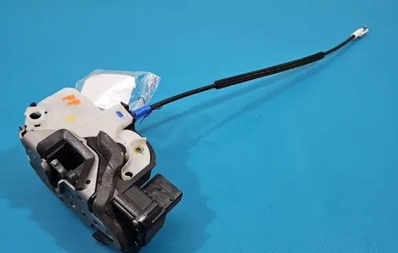 Opel Astra J Front door lock 13503802 IMPRK1526166