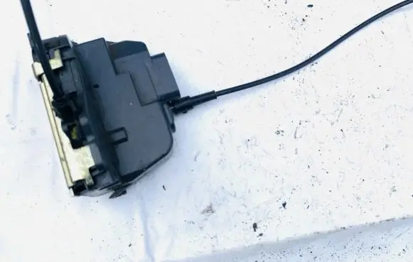 Renault Megane II Rear door lock