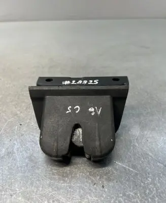 Audi A6 S6 C5 4B Tailgate/trunk/boot lock/catch/latch 4B9827520