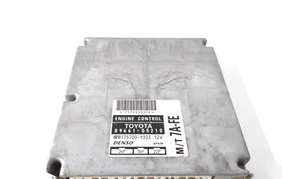 Toyota Avensis T220 Engine control unit/module 89661-05210