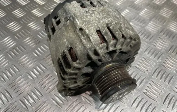 Volkswagen PASSAT B6 Generator/alternator 03L903023E 2605717A 210053025