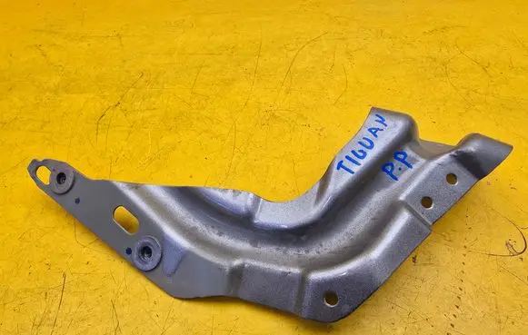 Volkswagen Tiguan Allspace Fender mounting bracket 5NA821136C