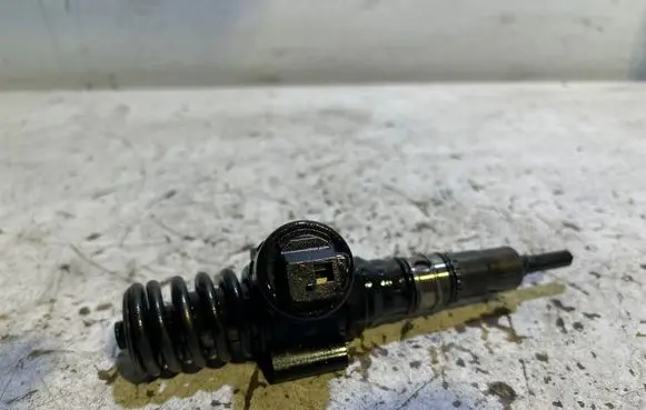 Audi A4 S4 B7 8E 8H Fuel injector 03G130073G