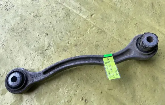 Mercedes-Benz C W204 Rear control arm A2043500653 A20402