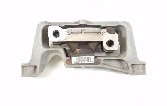 Infiniti Q30 Engine mount bracket A2462402617