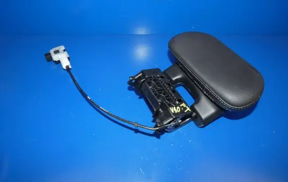 Volvo S90, V90 Rear seat headrest 