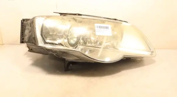 Volkswagen PASSAT B6 Headlight/headlamp