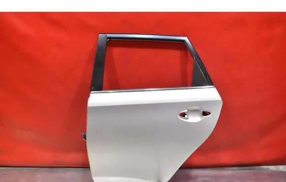 Toyota Auris E180 Rear door 