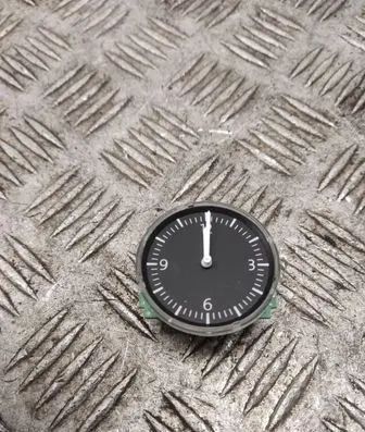 Volkswagen PASSAT B7 Clock 