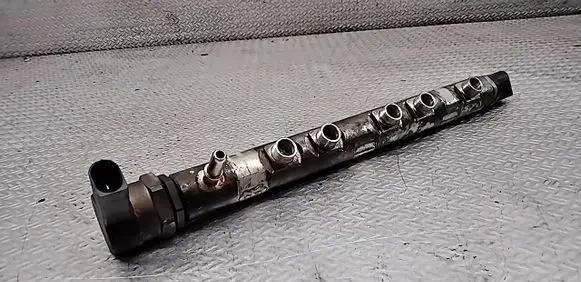 BMW 3 E90 E91 Fuel main line pipe 0445214183 7809128 0281002949