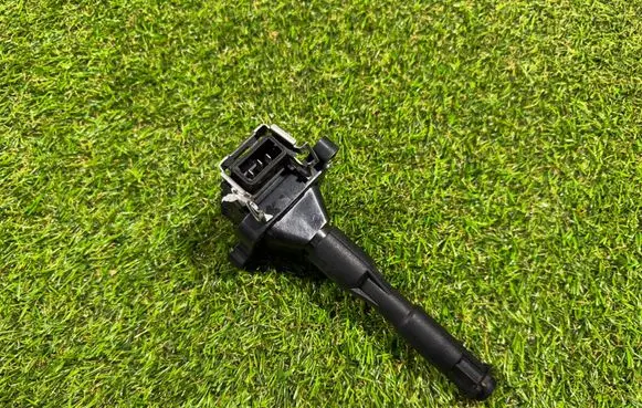 BMW 5 E39 High voltage ignition coil E2019100302 ZS302