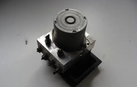 BMW 5 E60 E61 ABS Pump 6768906