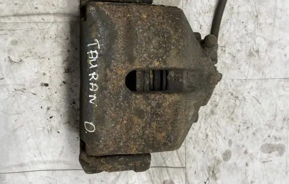 Volkswagen Touran I Front brake caliper