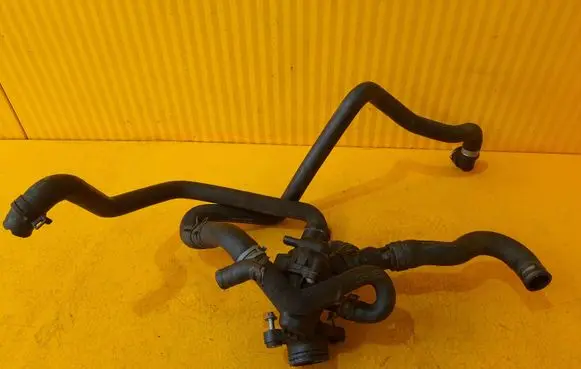 Mercedes-Benz B W246 W242 Thermostat/thermostat housing A2702000415
