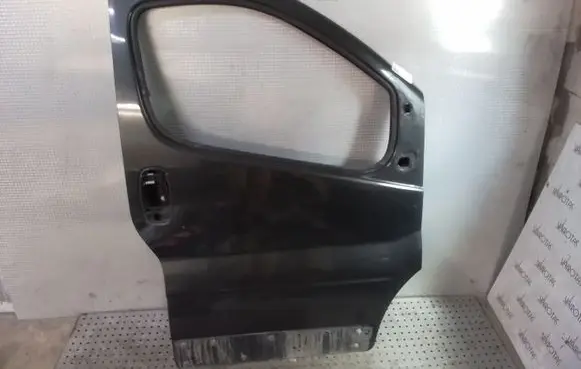 Opel Vivaro Front door