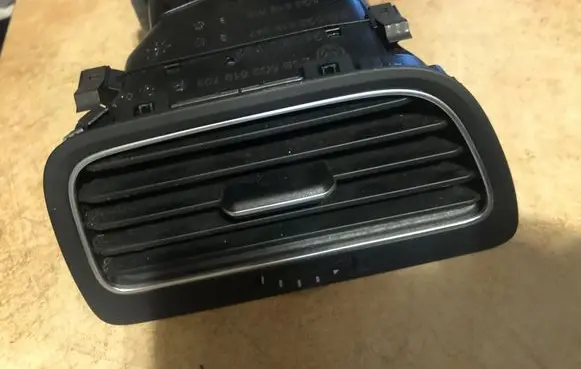 Volkswagen Golf VII Dashboard air vent grill cover trim 5G2819703 5G2819247