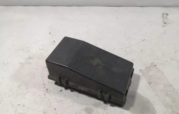Opel Zafira B Fuse box cover 09136102 0141539