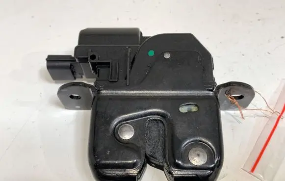 Renault Clio IV Tailgate exterior lock 905039428R