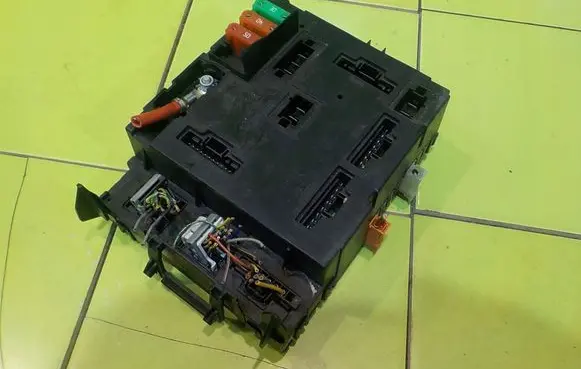 Smart ForTwo II Fuse box set A4519007800 BEZPIECZNIKOW