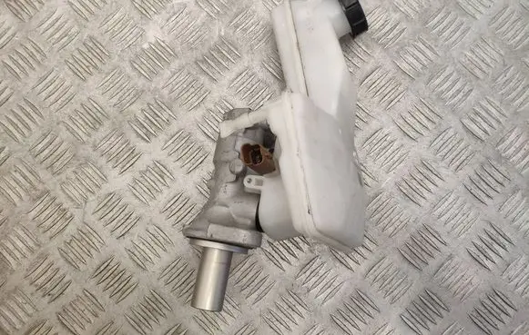 Master brake cylinder
