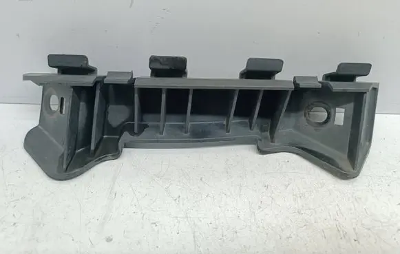 Front bumper mounting bracket