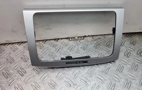 Volkswagen PASSAT CC Radio/GPS head unit trim 3C0858069A 318410100