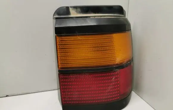 Volkswagen PASSAT B3 Rear/tail lights 333945257