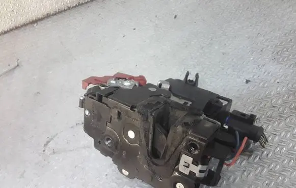 Skoda Roomster (5J) Front door lock 3B1837015AL