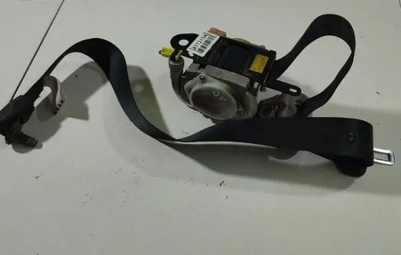 Toyota Corolla E120 E130 Middle seatbelt (rear) 0433167