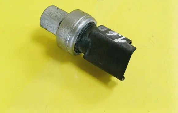 Peugeot 206 Air conditioning (A/C) pressure sensor 9647971280