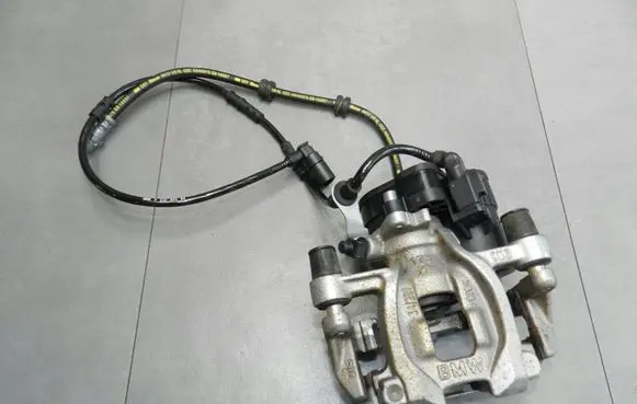 BMW X1 F48 F49 Rear brake caliper 6880379
