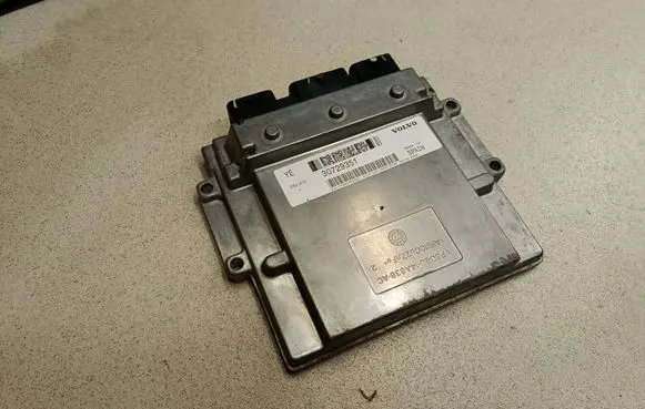 Volvo S80 Engine control unit/module ECU 30729351 0004018196