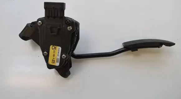 Volkswagen Golf V Accelerator throttle pedal 91867276PV00832301