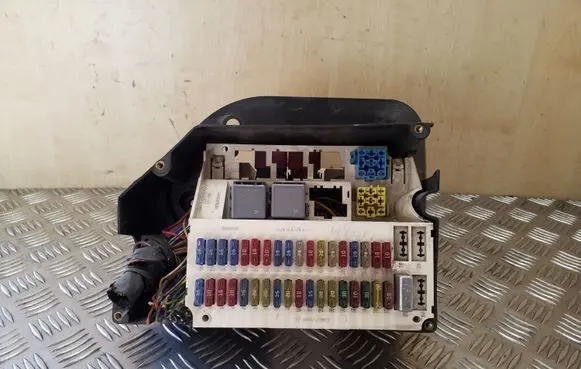 Volvo S70 V70 V70 XC Fuse box set 3515170 6849814