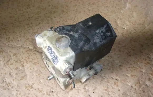 Mercedes-Benz C W202 Master brake cylinder 0265200043