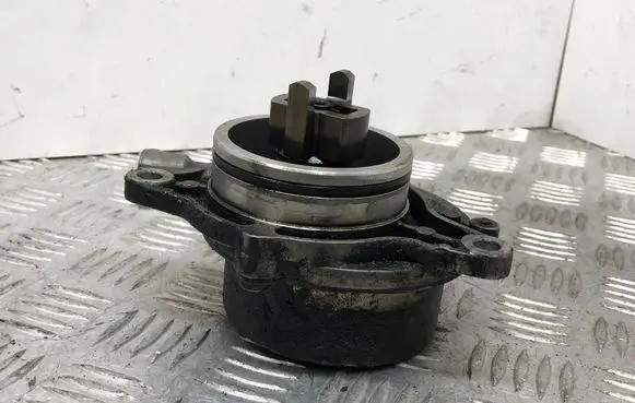 BMW 5 E60 E61 Vacuum pump
