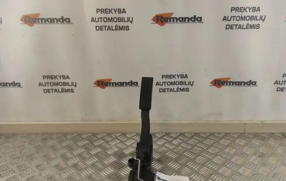 Mercedes-Benz A W169 Accelerator throttle pedal A1693000304