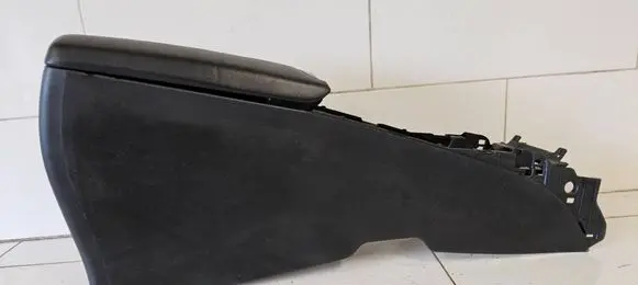 Toyota Avensis T270 Armrest 5891205010