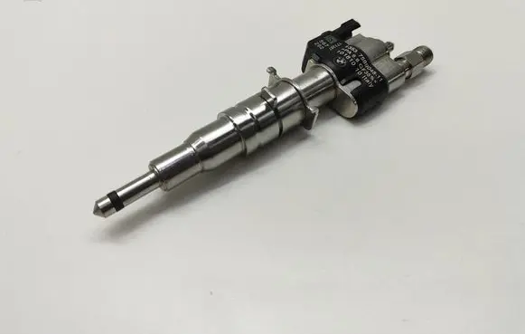 BMW 5 E60 E61 Fuel injector 7589048 758904811 13537589048