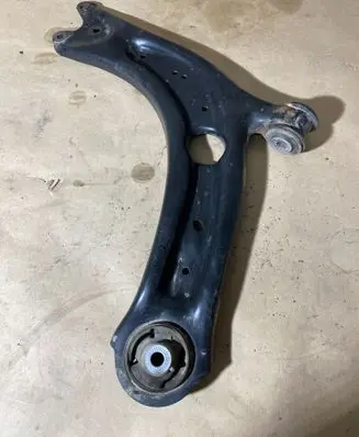 Volkswagen Tiguan Front lower control arm/wishbone 5Q0407183E