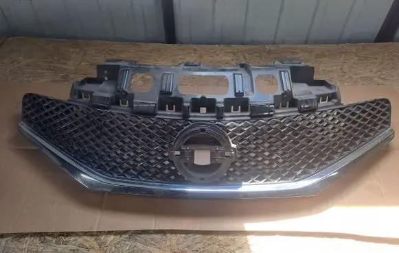 Nissan Note (E11) Front bumper upper radiator grill atrapanissannote