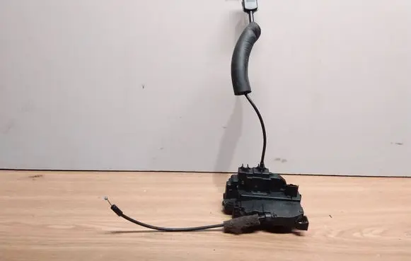 Renault Megane III Front door lock