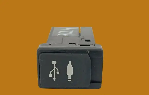 Toyota Yaris USB socket connector 861900D030