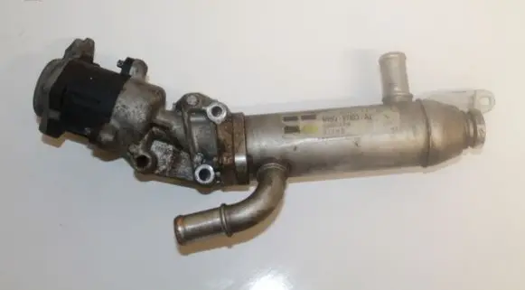 Land Rover Discovery 3 - LR3 EGR valve cooler 4R8Q9Y493AJ 90910272 7H2Q9D475D