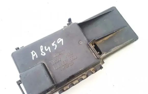Volkswagen Golf IV Fuse box cover 1j0937550